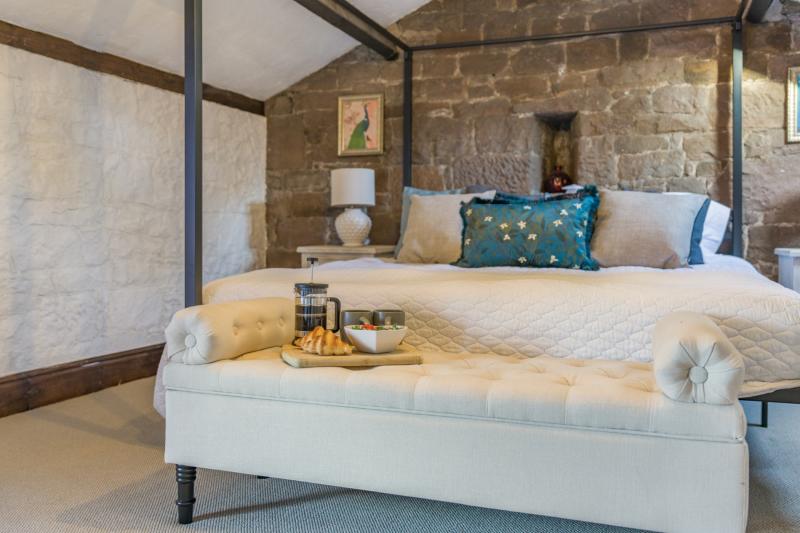 Croft Cottage, four poster bedroom detail